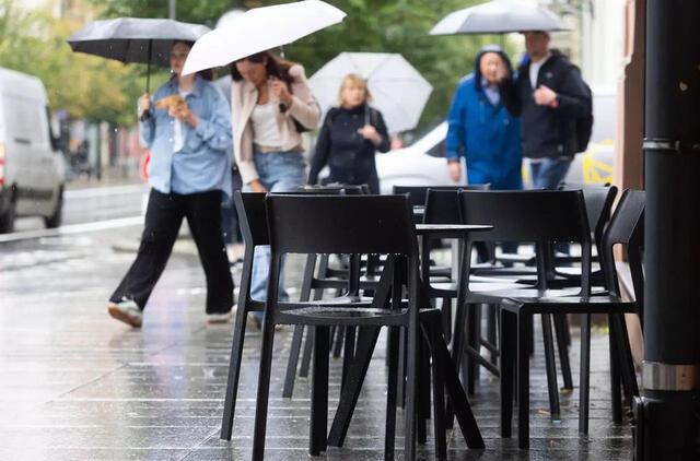 Sinoptikai: orai subjurs - laukia lietus ir gūsingas vėjas