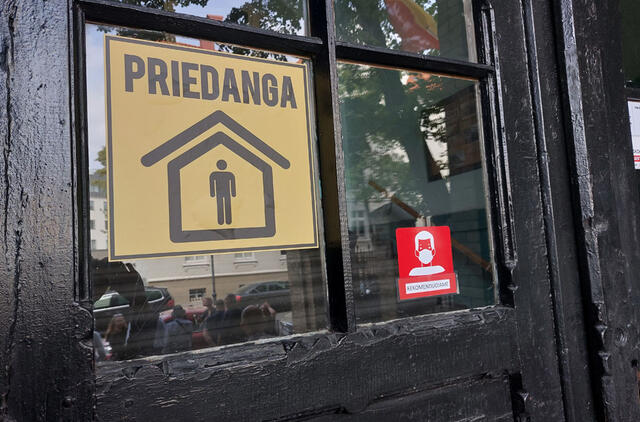Priedanga, durys