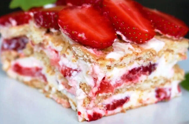 braškės, grietinė, sausainiai – 15 minučių ir tortas jau vėsta šaldytuve