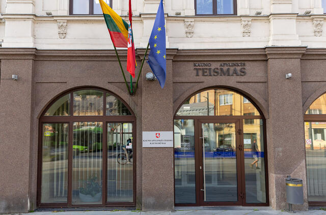 Per posėdį teisme Kaune kaltinamasis sužalojo policininką