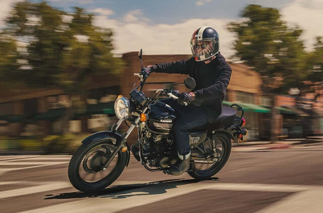 prekyboje pasirodo pigiausias „Kawasaki“ motociklas 
