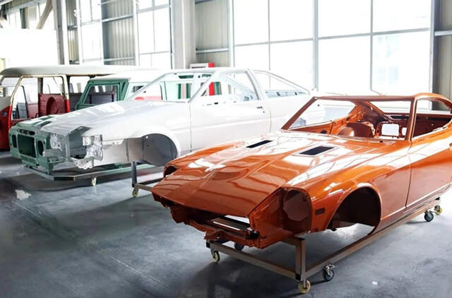 Kinijoje pradėta garsių retro automobilių kėbulų gamyba 