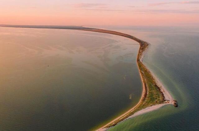 Kinburno nerijoje plazdena Ukrainos vėliava