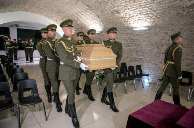 15 sovietų nužudytų partizanų ir jų artimųjų palaikų laidotuvės