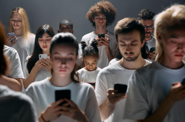 jaunuoliai, telefonai, socialiniai tinklai