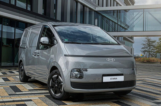 „Hyundai Staria“ furgonas gavo elektrinę versiją