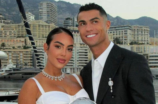 Futbolininkas Ronaldo susituokė su savo ilgamete drauge Rodriguez